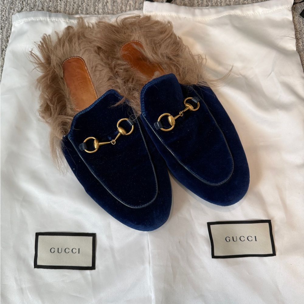 Gucci velvet princetown loafers with Fur Trim